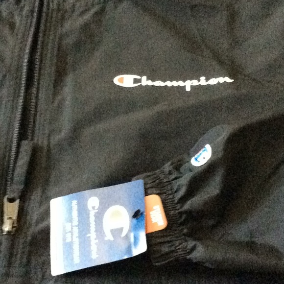 NWT Women’s  windbreaker - Picture 3 of 11